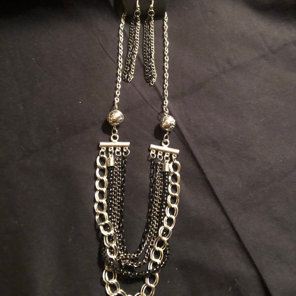 NWT- Set of Costume Jewelry Earrings & Necklace